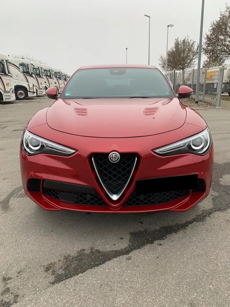 Alfa Romeo Stelvio Quadrifoglio 2.9 V6 Image 2