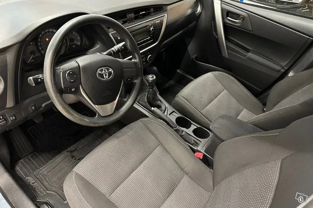 Toyota Auris 1,33 Dual VVT-i Life 5ov * Vetokoukku / lohko+s Image 6