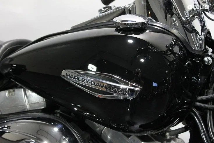 Harley-Davidson FLD Image 8